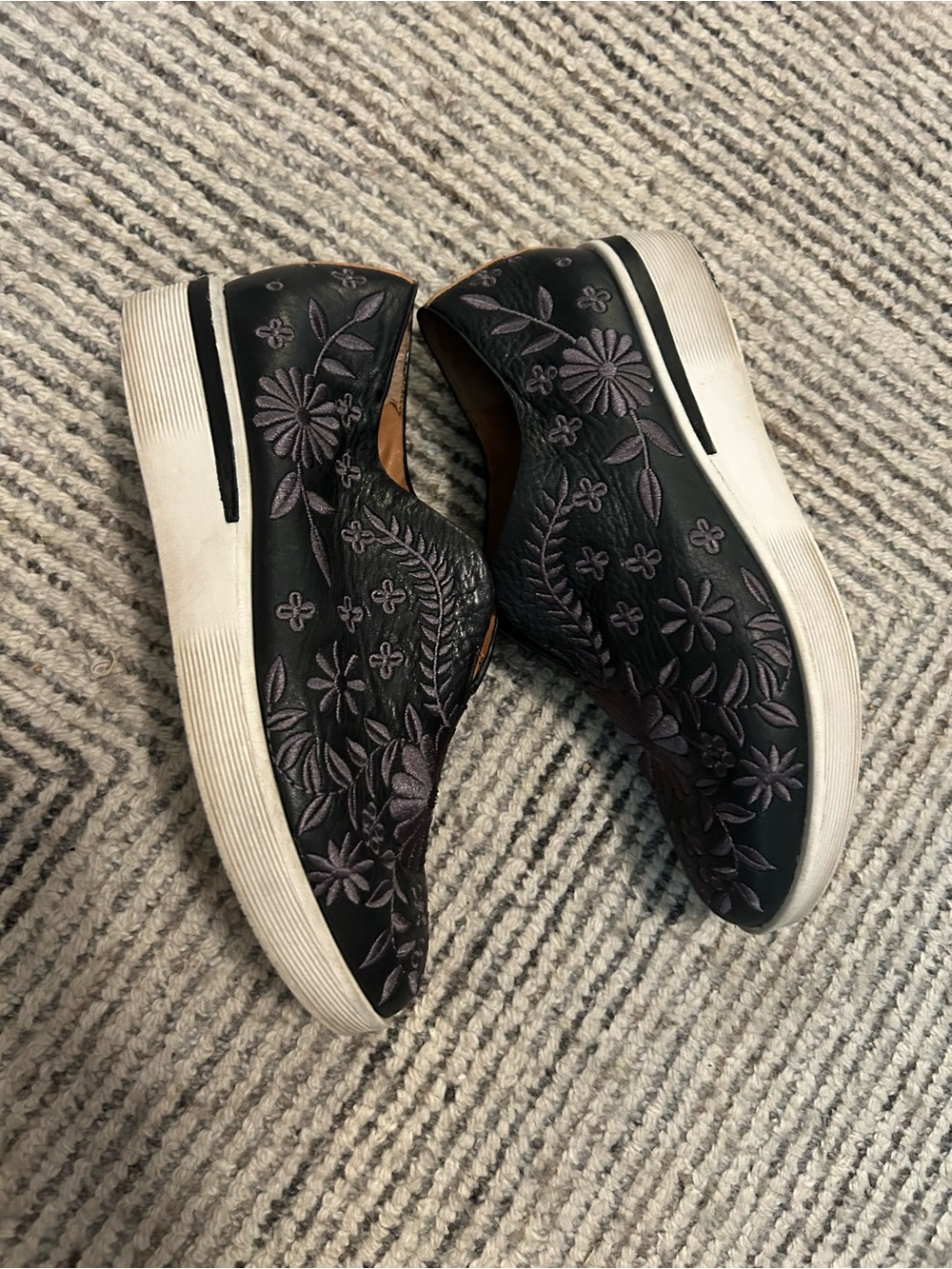 Gentle Souls Kenneth Cole Sneaker Sz 6.5 Black Embroidered Leather Slip On Boho - Picture 3 of 9